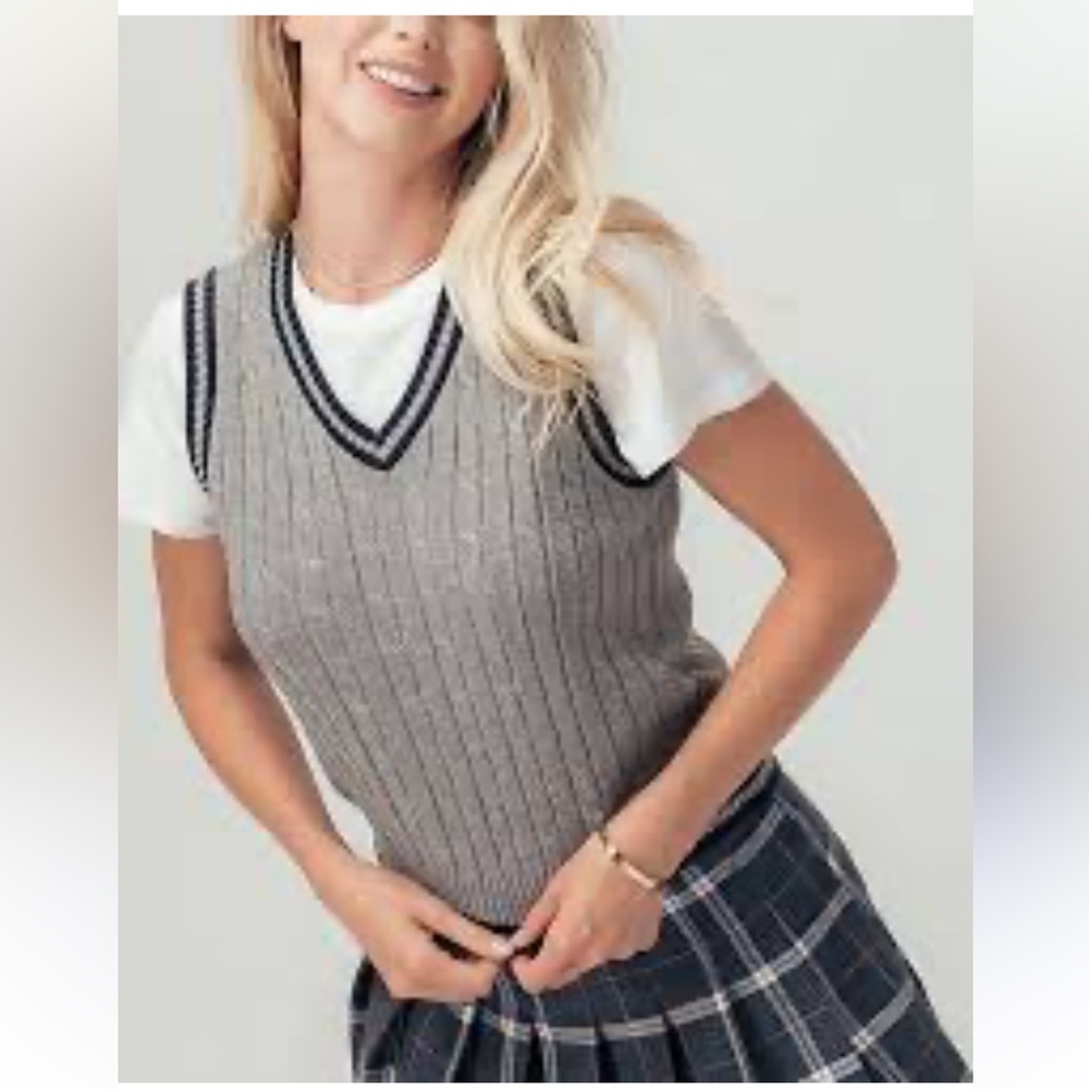 AmericanEagleOutfitters Grey&Blue Cable Knit V-Neck SweaterVest-Sz S-EUC-Preppy